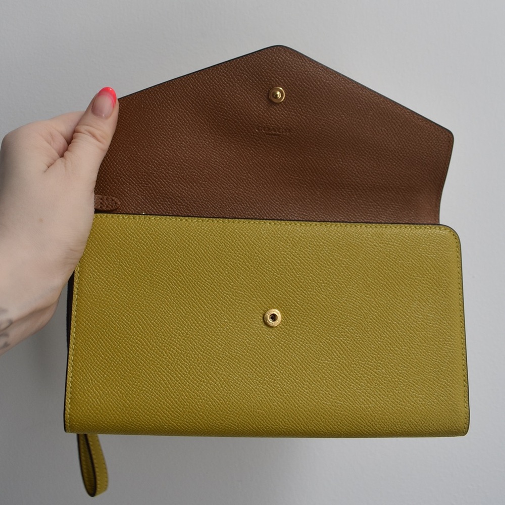 Coach Chartreuse Travel Envelope Wallet NWT - Picture 6 of 8